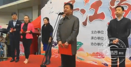 　　 吉林市旅游局副局长李智渊在仪式上致辞