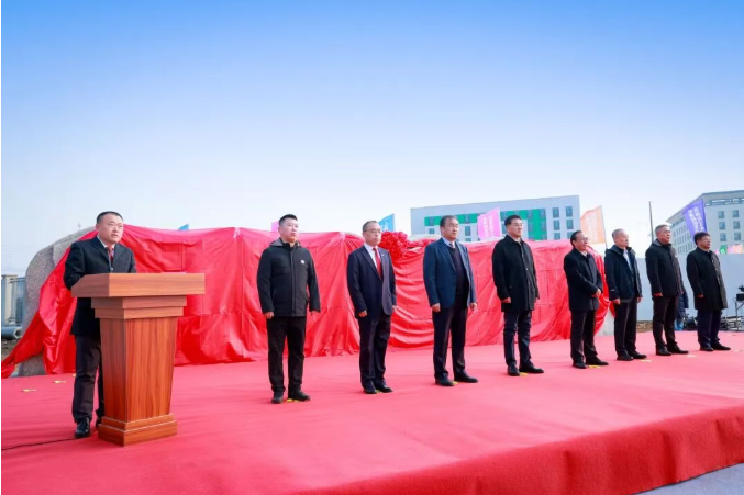 党委常委、副校长王英华主持仪式.png 党委常委、副校长王英华主持仪式.png